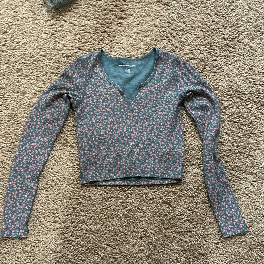 American eagle cropped long sleeve, flower print, waffle material, size xs